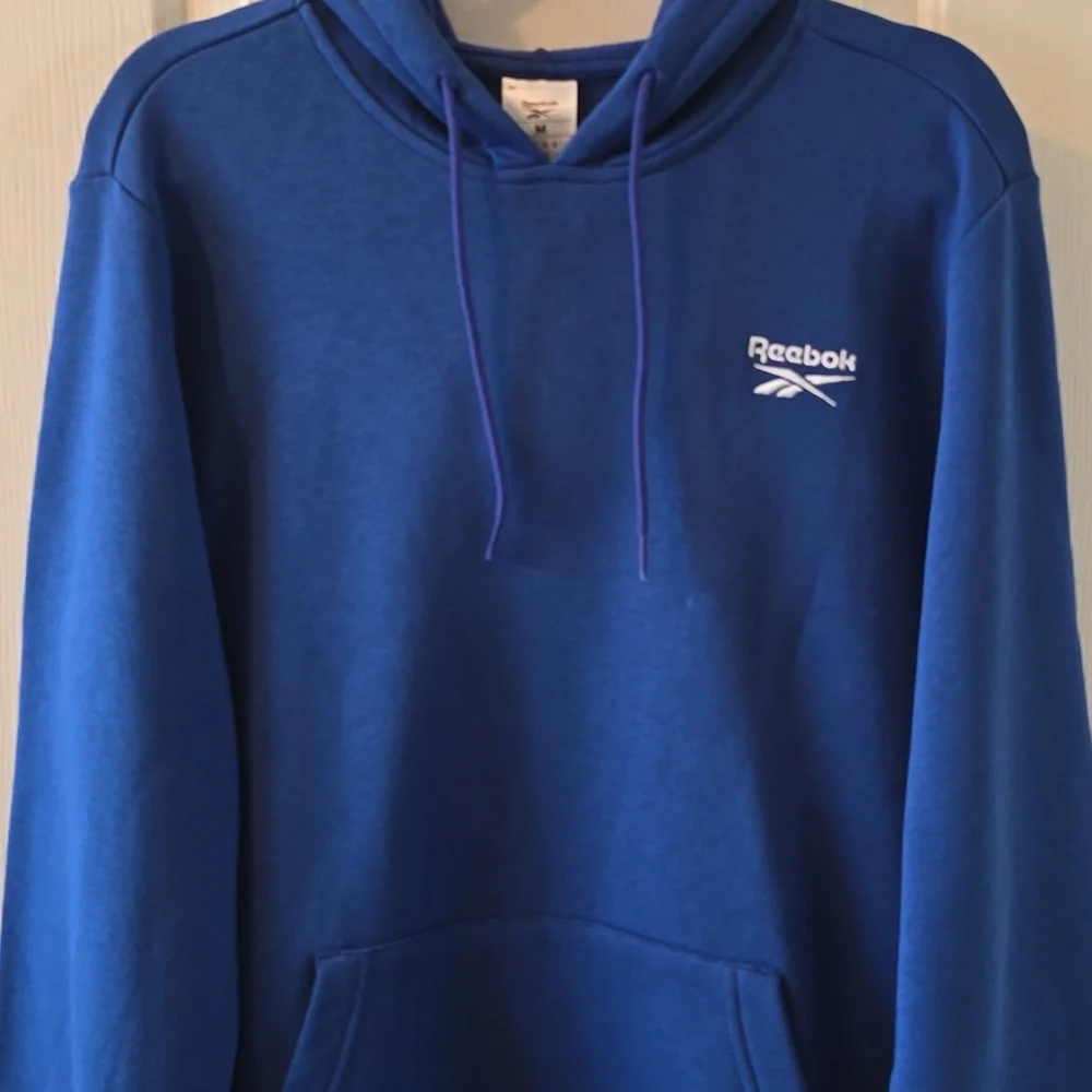 REEBOK BRAND SIGNATURE MEN'S BLUE PULLOVER FLEECE HOODIE SIZE MEDIUM - Picture 1 of 15